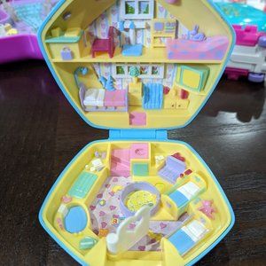 VINTAGE 1992 Bluebird Polly Pocket Nursery Compact- BLUE